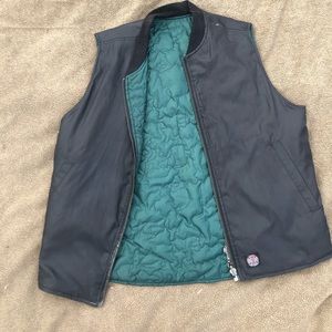 Independent reversible quilted vest